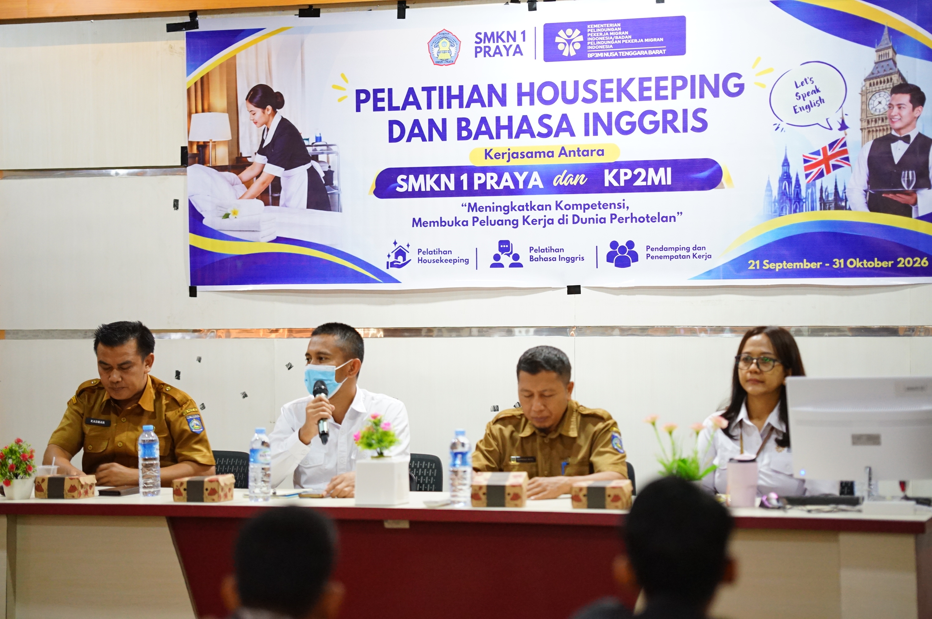 Pembukaan Pelatihan Housekeeping dan Bahasa Inggris di SMKN 1 Praya