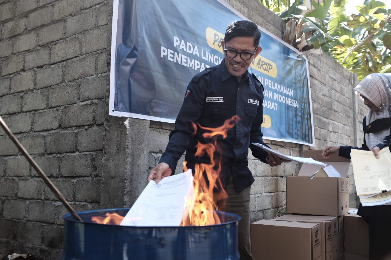 BP3MI NUSA TENGGARA BARAT FASILITASI PEMUSNAHAN ARSIP