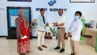 UPT BP2MI Mataram Fasilitasi Penyerahan Asuransi Kematian PMI Asal Lombok Timur